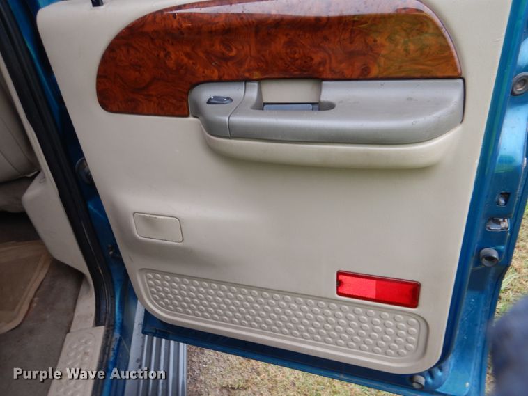 image for item FF9042 2001 Ford F350 Super Duty Crew Cab pickup truck