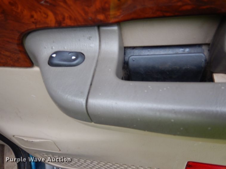 image for item FF9042 2001 Ford F350 Super Duty Crew Cab pickup truck