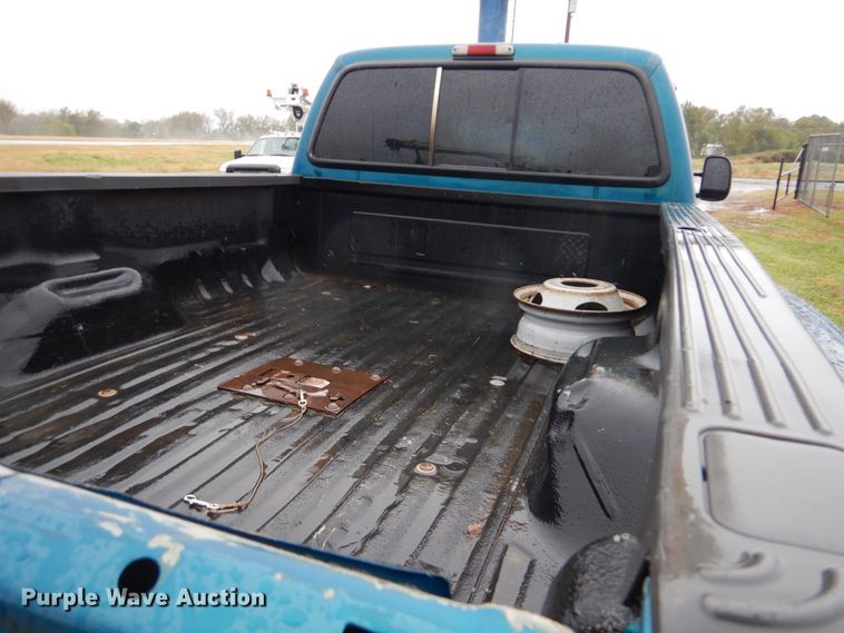 image for item FF9042 2001 Ford F350 Super Duty Crew Cab pickup truck