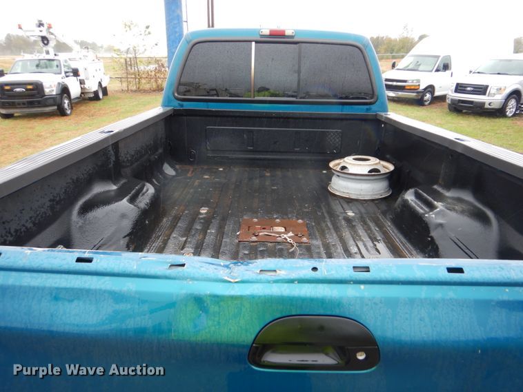 image for item FF9042 2001 Ford F350 Super Duty Crew Cab pickup truck