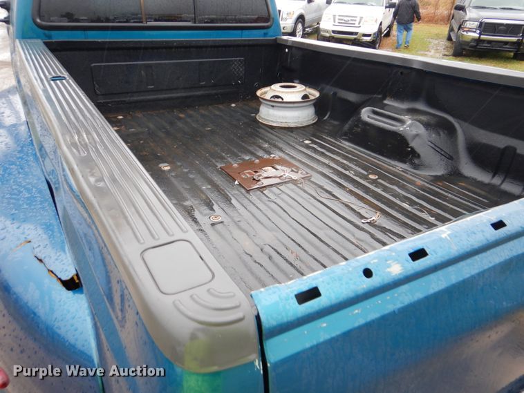 image for item FF9042 2001 Ford F350 Super Duty Crew Cab pickup truck