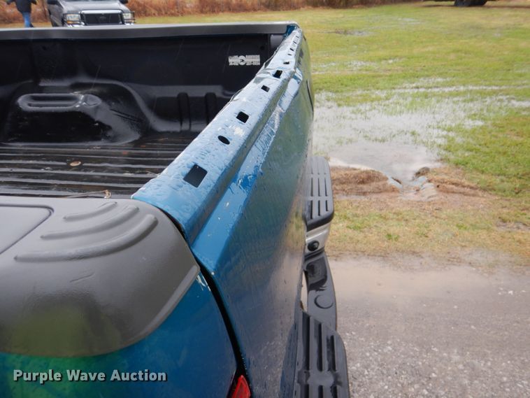 image for item FF9042 2001 Ford F350 Super Duty Crew Cab pickup truck