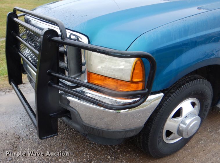 image for item FF9042 2001 Ford F350 Super Duty Crew Cab pickup truck