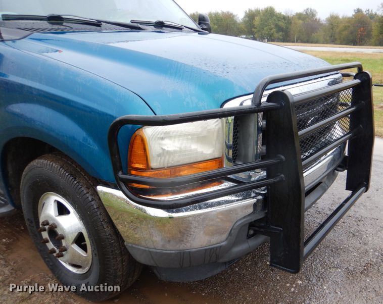 image for item FF9042 2001 Ford F350 Super Duty Crew Cab pickup truck