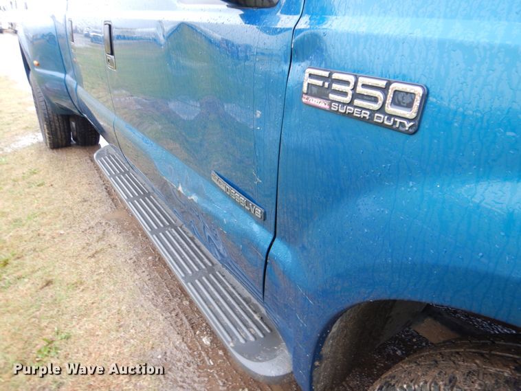 image for item FF9042 2001 Ford F350 Super Duty Crew Cab pickup truck