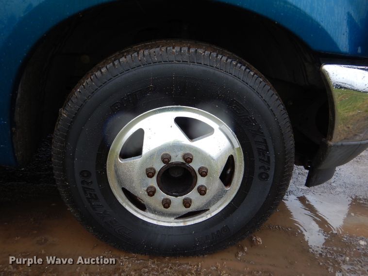 image for item FF9042 2001 Ford F350 Super Duty Crew Cab pickup truck