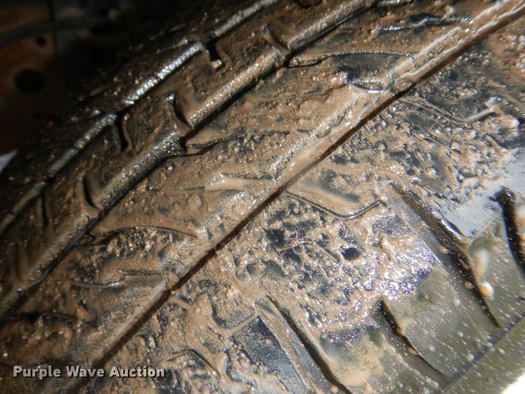 image for item FF9042 2001 Ford F350 Super Duty Crew Cab pickup truck