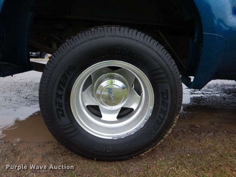 image for item FF9042 2001 Ford F350 Super Duty Crew Cab pickup truck