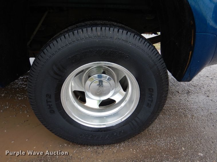 image for item FF9042 2001 Ford F350 Super Duty Crew Cab pickup truck