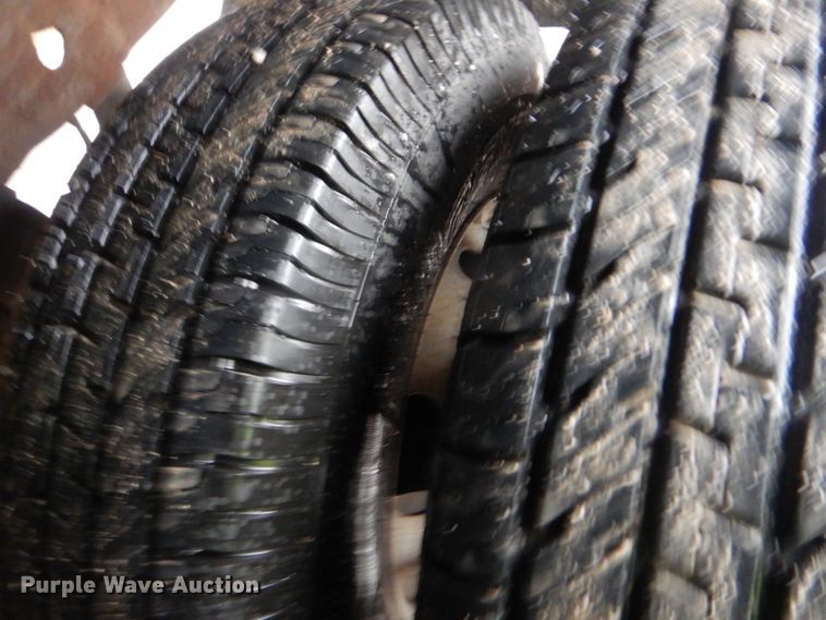 image for item FF9042 2001 Ford F350 Super Duty Crew Cab pickup truck