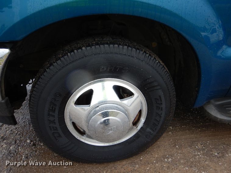 image for item FF9042 2001 Ford F350 Super Duty Crew Cab pickup truck