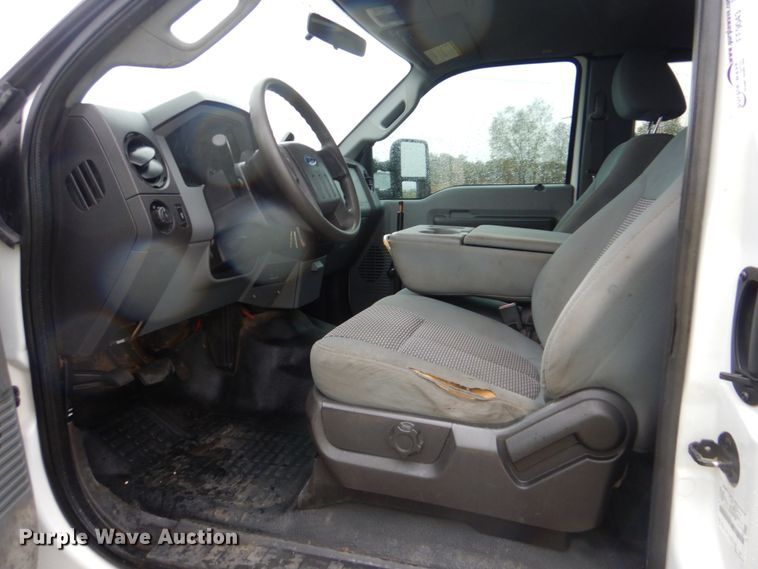 image for item FF9043 2012 Ford F550 SuperCab truck cab and chassis