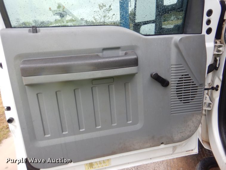 image for item FF9043 2012 Ford F550 SuperCab truck cab and chassis