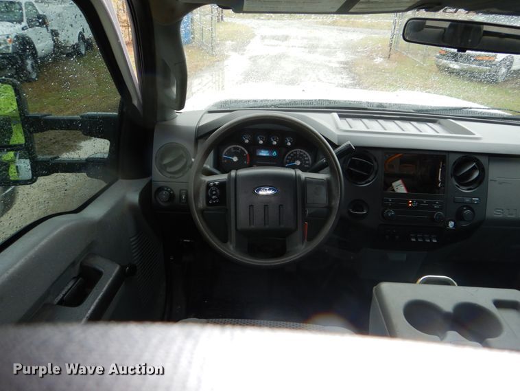 image for item FF9043 2012 Ford F550 SuperCab truck cab and chassis