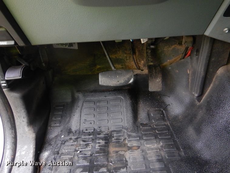 image for item FF9043 2012 Ford F550 SuperCab truck cab and chassis