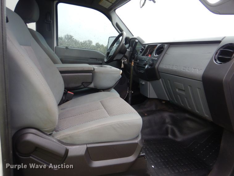 image for item FF9043 2012 Ford F550 SuperCab truck cab and chassis