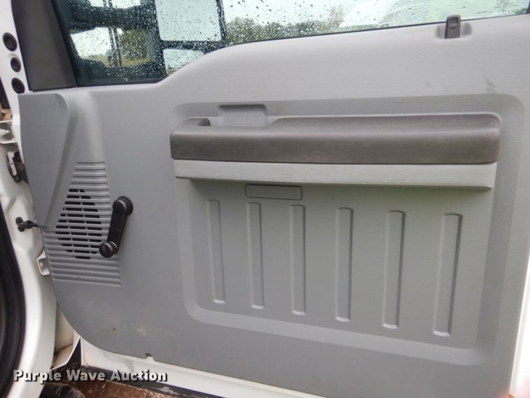 image for item FF9043 2012 Ford F550 SuperCab truck cab and chassis