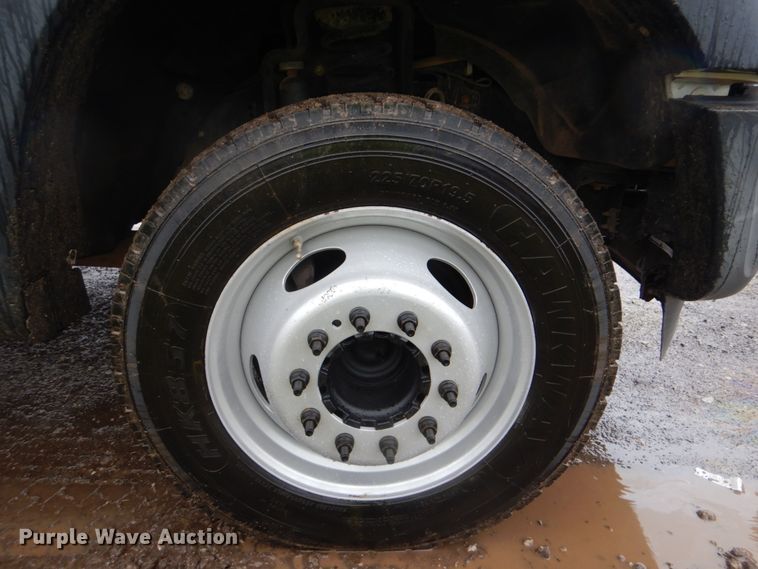 image for item FF9043 2012 Ford F550 SuperCab truck cab and chassis