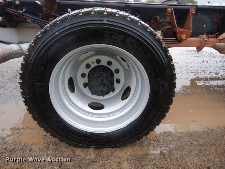 image for item FF9043 2012 Ford F550 SuperCab truck cab and chassis