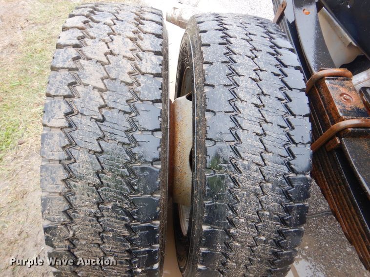 image for item FF9043 2012 Ford F550 SuperCab truck cab and chassis