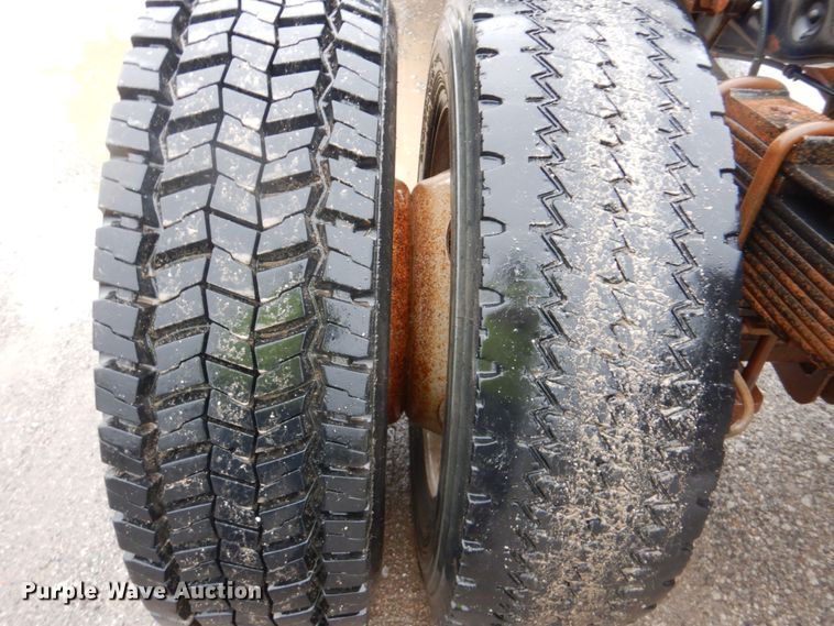 image for item FF9043 2012 Ford F550 SuperCab truck cab and chassis