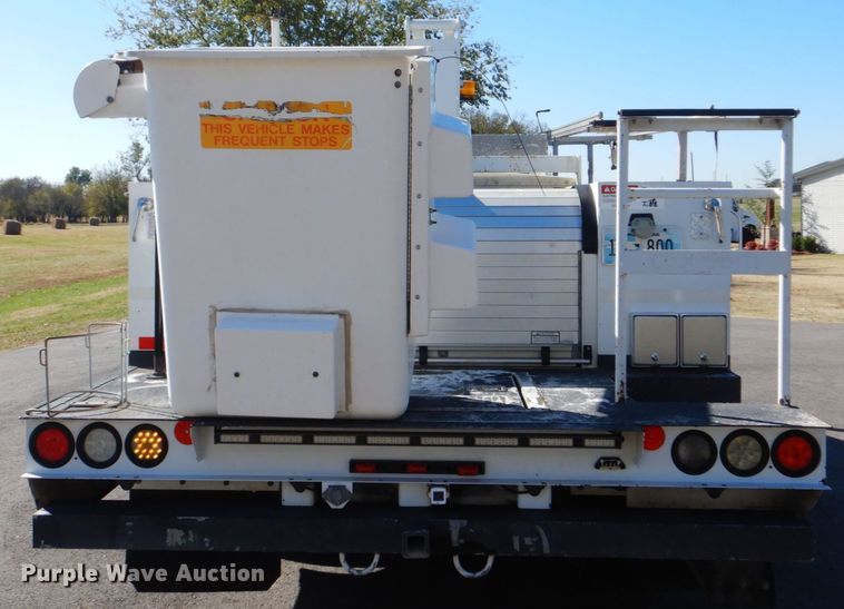 image for item FF9066 2012 Ford F550 Super Duty bucket truck