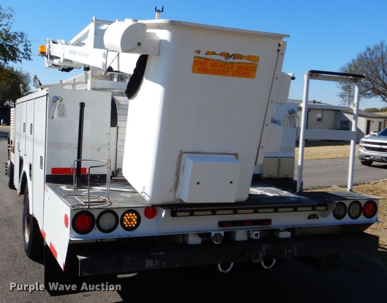 image for item FF9066 2012 Ford F550 Super Duty bucket truck