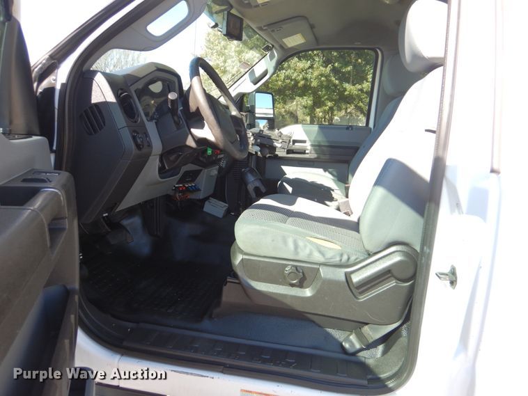 image for item FF9066 2012 Ford F550 Super Duty bucket truck