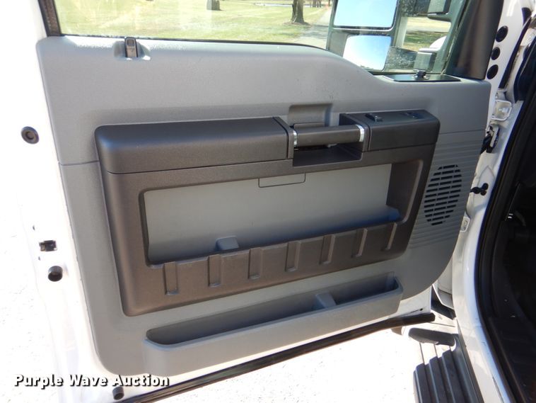 image for item FF9066 2012 Ford F550 Super Duty bucket truck