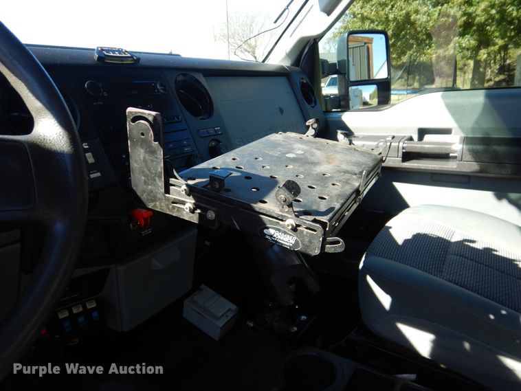 image for item FF9066 2012 Ford F550 Super Duty bucket truck