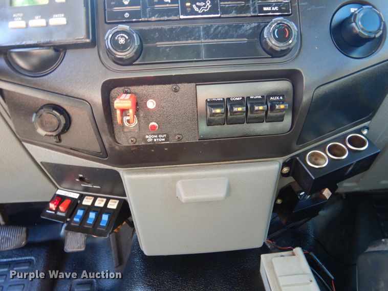 image for item FF9066 2012 Ford F550 Super Duty bucket truck