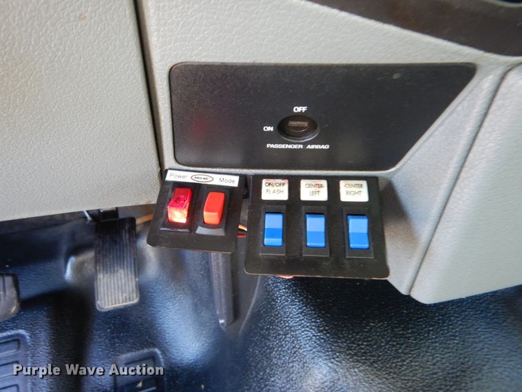 image for item FF9066 2012 Ford F550 Super Duty bucket truck