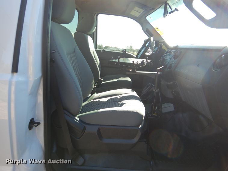 image for item FF9066 2012 Ford F550 Super Duty bucket truck