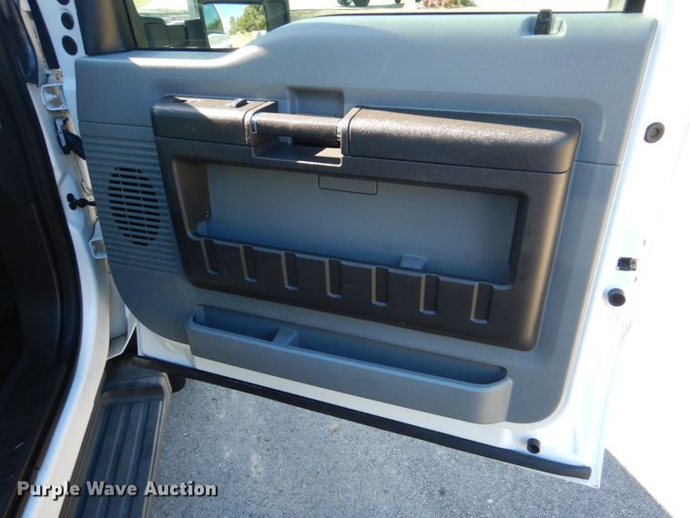 image for item FF9066 2012 Ford F550 Super Duty bucket truck