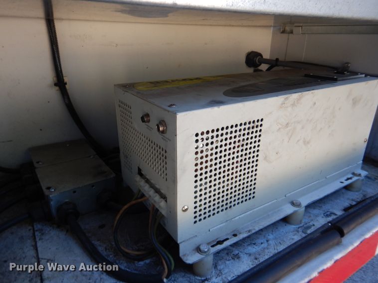 image for item FF9066 2012 Ford F550 Super Duty bucket truck