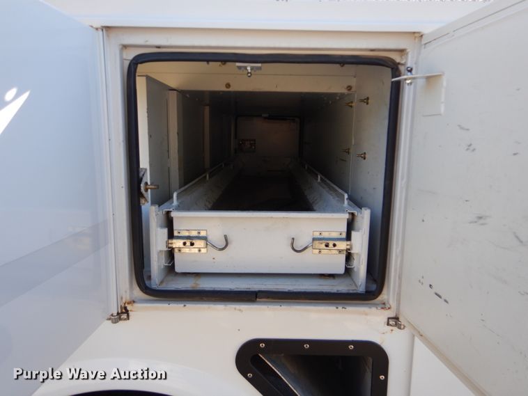 image for item FF9066 2012 Ford F550 Super Duty bucket truck