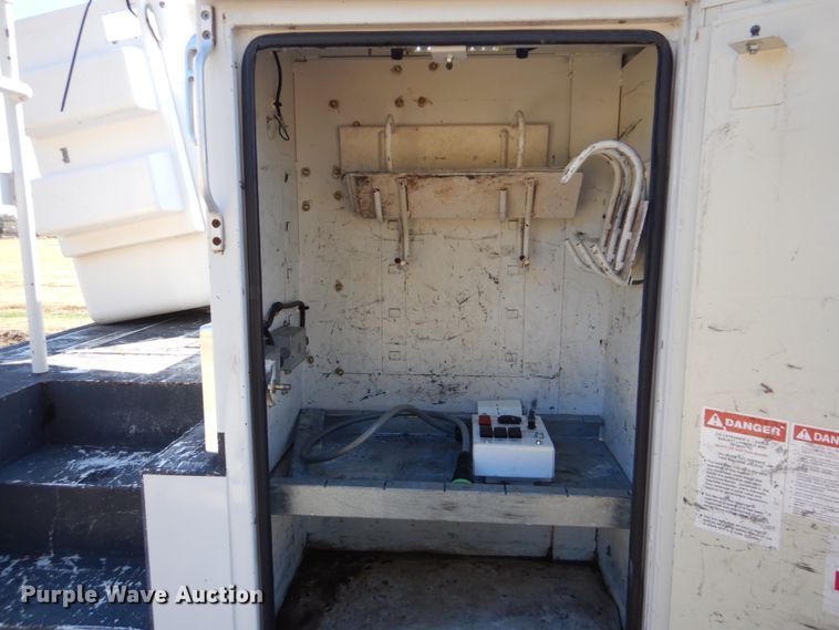 image for item FF9066 2012 Ford F550 Super Duty bucket truck