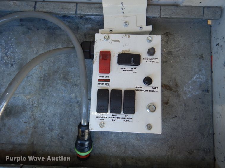 image for item FF9066 2012 Ford F550 Super Duty bucket truck