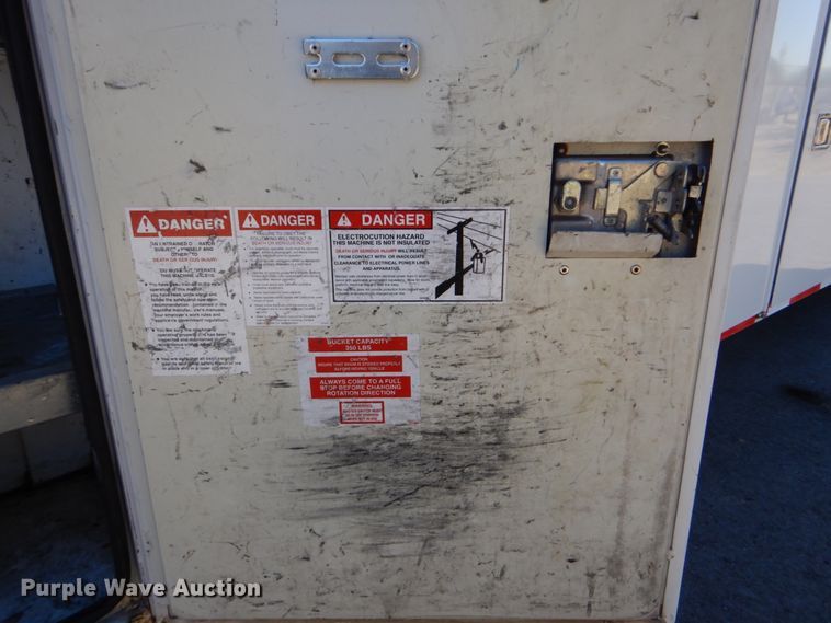 image for item FF9066 2012 Ford F550 Super Duty bucket truck