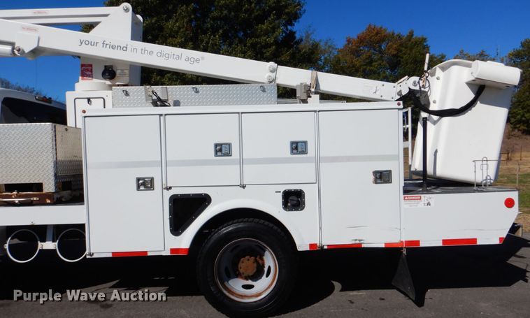 image for item FF9066 2012 Ford F550 Super Duty bucket truck