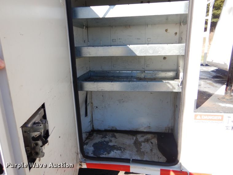 image for item FF9066 2012 Ford F550 Super Duty bucket truck