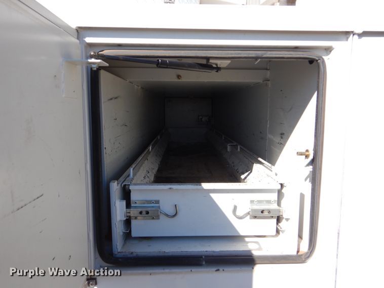 image for item FF9066 2012 Ford F550 Super Duty bucket truck