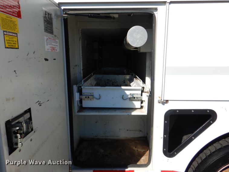 image for item FF9066 2012 Ford F550 Super Duty bucket truck