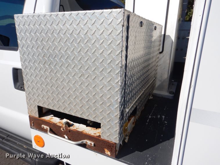 image for item FF9066 2012 Ford F550 Super Duty bucket truck