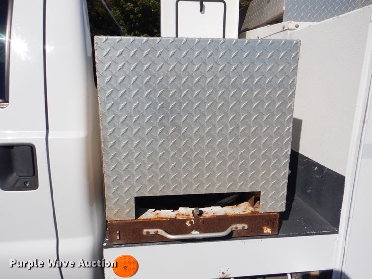 image for item FF9066 2012 Ford F550 Super Duty bucket truck