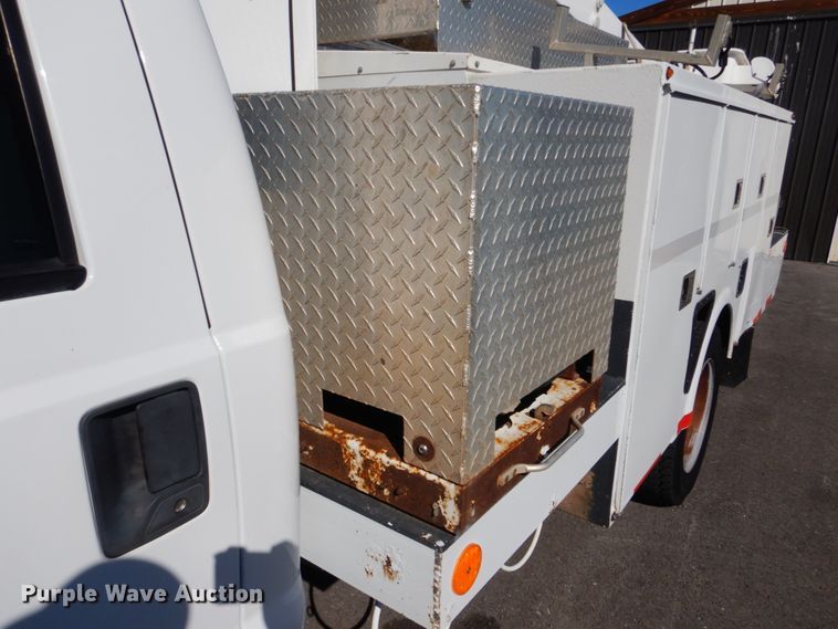 image for item FF9066 2012 Ford F550 Super Duty bucket truck