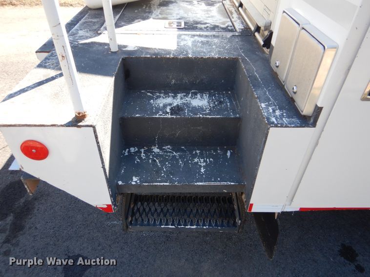 image for item FF9066 2012 Ford F550 Super Duty bucket truck