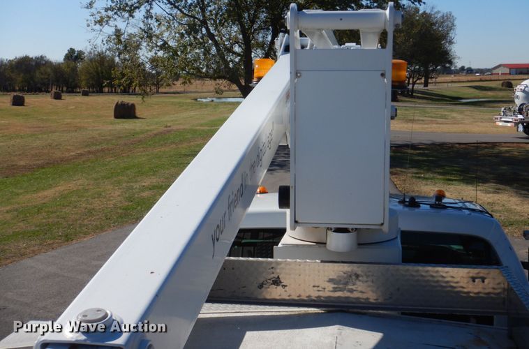 image for item FF9066 2012 Ford F550 Super Duty bucket truck