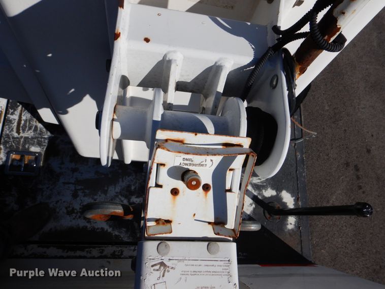 image for item FF9066 2012 Ford F550 Super Duty bucket truck