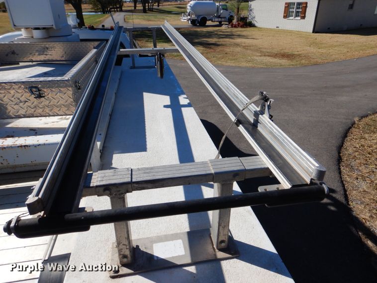 image for item FF9066 2012 Ford F550 Super Duty bucket truck